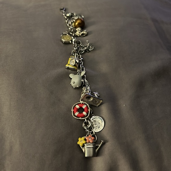 Sterling silver charm bracelet, some charms are Fossil, all are 925 silver - Picture 6 of 6